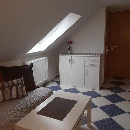 Ruhige Gemuetliche Ferienwohnung In Karlsruhe Daxlanden Fuer Monteure, Pendler, Geschaefsreisen, Wochenendreisen Bagian luar foto