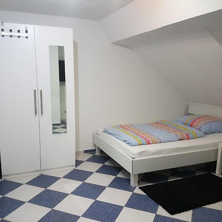 Ruhige Gemuetliche Ferienwohnung In Karlsruhe Daxlanden Fuer Monteure, Pendler, Geschaefsreisen, Wochenendreisen Bagian luar foto