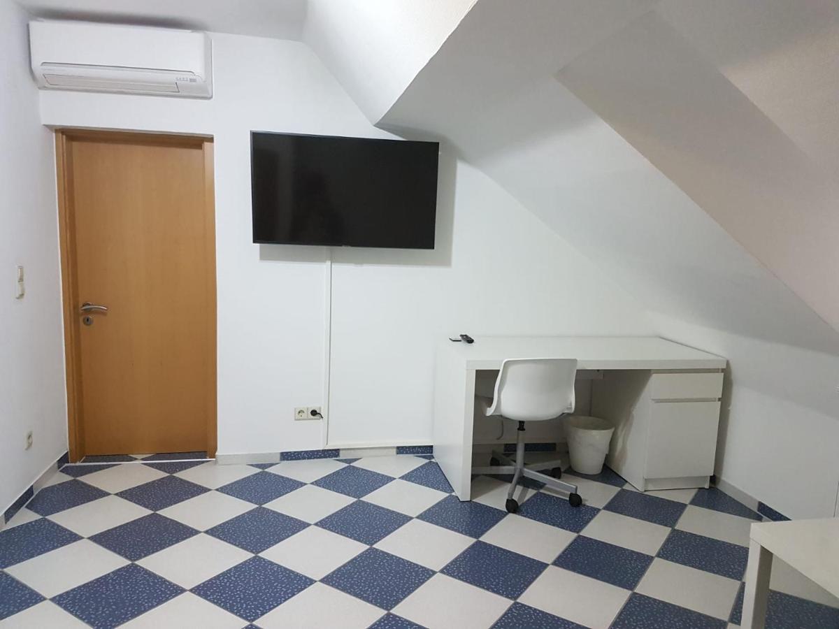 Ruhige Gemuetliche Ferienwohnung In Karlsruhe Daxlanden Fuer Monteure, Pendler, Geschaefsreisen, Wochenendreisen Bagian luar foto